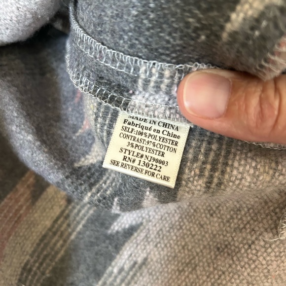 Shacket - Picture 3 of 4